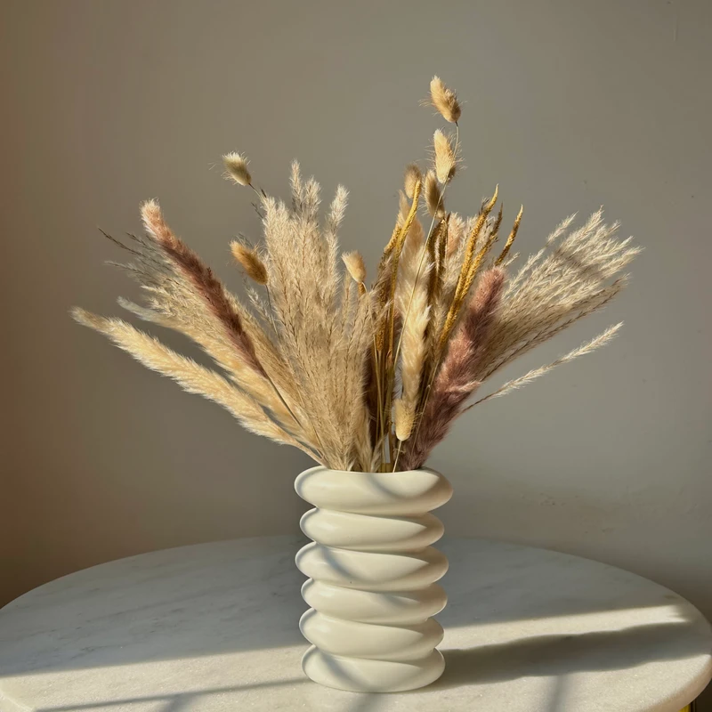 dried grass flower with tub